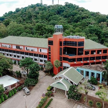 Beverly Hill Park Hotel Nakhon Sawan Exterior foto