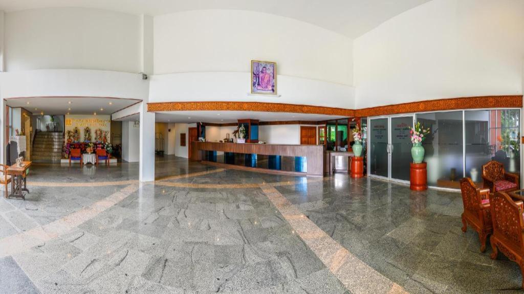 Beverly Hill Park Hotel Nakhon Sawan Exterior foto
