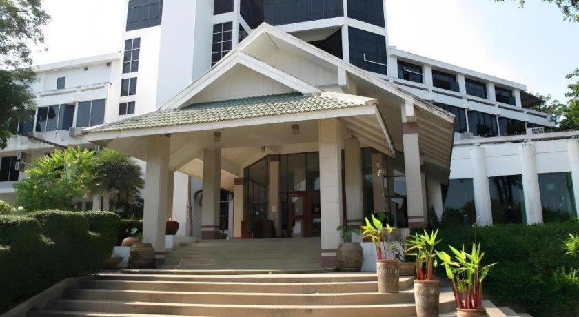 Beverly Hill Park Hotel Nakhon Sawan Exterior foto